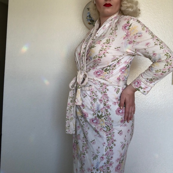 Beautiful floral Victoria’s Secret robe y2k coquette - Picture 2 of 7